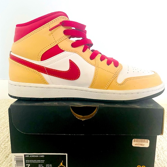 Air Jordan 1 Mid - Light Curry/Cardinal Red (Women’s size 8-8.5, Mens size 7) - Picture 2 of 3